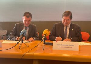 Rector e conselleiro firmaron esta mañana un convenio por el que la Xunta aporta cerca de un millón de euros para la elaboración del proyecto del edificio que albergará el Centro de Investigación en Industrial Intelixente, Ci3.
