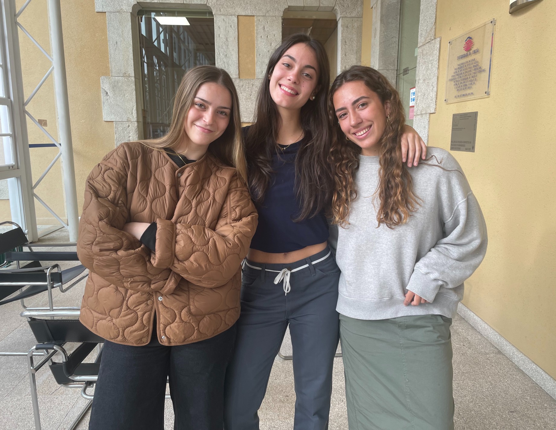 Candela Lado Hervés, Carla Pérez Paz e Alba García Ruíz, acadaron o primeiro premio no II Concurso de Vídeos “Móvete polos ODS” que promove a Rede Galega de Cooperación Universitaria ao Desenvolvemento (RGCUD).