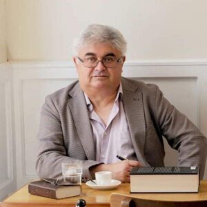 The journalist and writer Ramón Loureiro will give a lecture on literature and imagination on Thursday 21st of March, at 18:30 hours, in the Salón de Graos of the Faculty of Humanities and Documentation of the Industrial Campus of Ferrol. Image courtesy of Ramón Loureiro.
