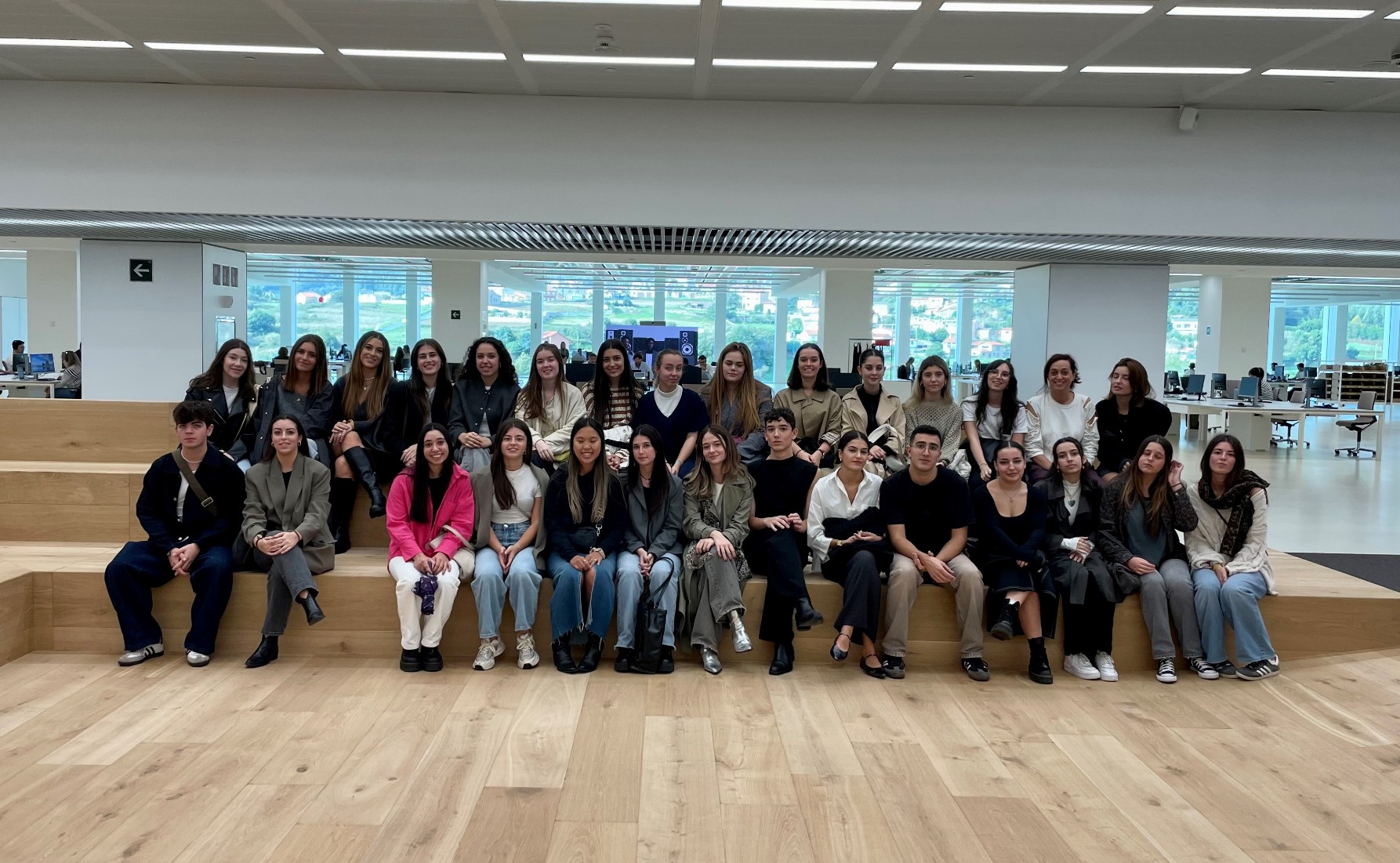 O alumnado do Grao en Xestión Industrial da Moda visita a sede central de Inditex en Arteixo