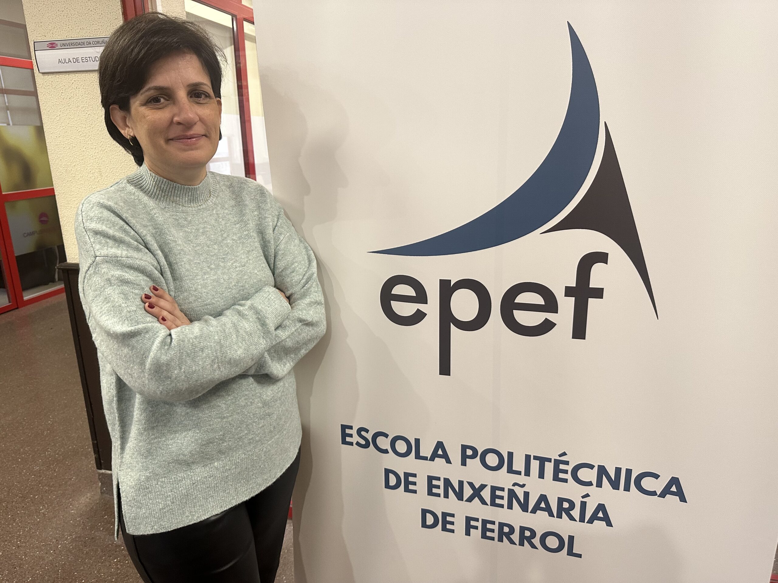 a subdirectora de Estudantado e Difusión da Escola Politécnica de Enxeñaría de Ferrol (EPEF), Carolina Camba, foi a encargada de coordinar o programa de actividades da xornada de portas abertas “Día da Enxeñaría”.
