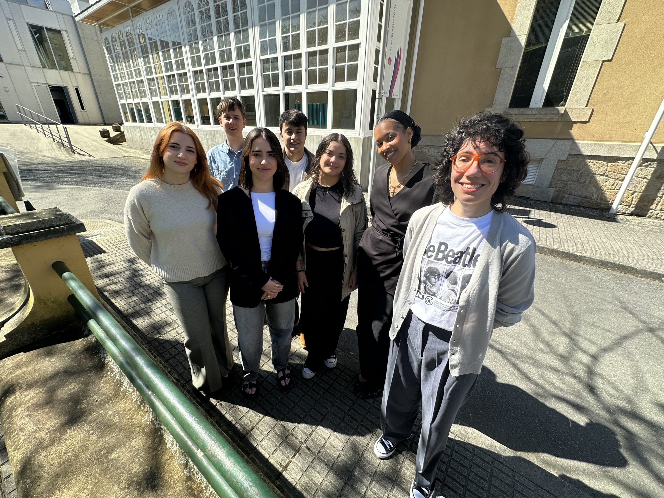 algúns dos estudantes do terceiro curso do grao en Relacións Internacionais que organizan, xunto co profesor e coordinador do título, Félix Puime, a Conference on Migration and International Relations in Europe, este xoves 3 e venres 4 de abril, na Facultade de Humanidades e Documentación do Campus Industrial de Ferrol.