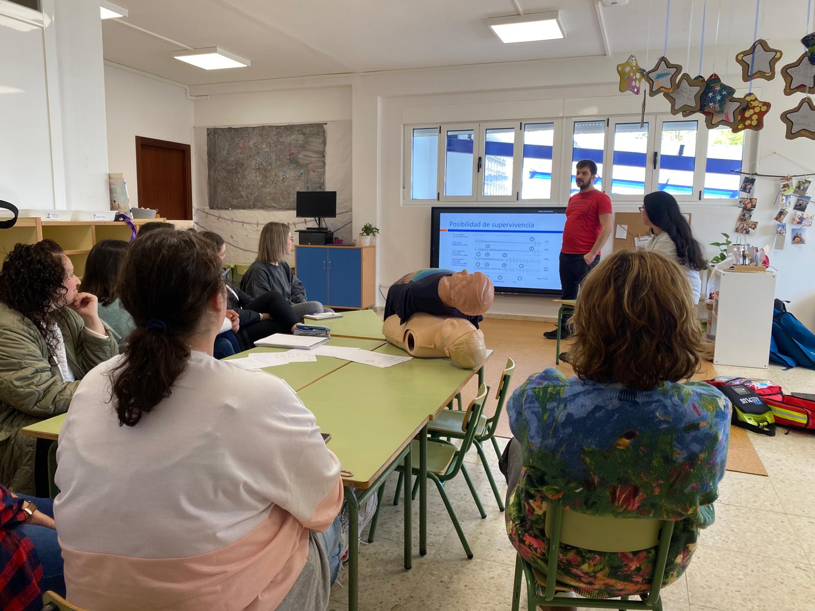 imaxe dunha das sesións de formación para unha cidadanía responsable e resiliente promovida pola Cátedra de Protección Civil e Xestión de Emerxencias, adscrita á Facultade de Ciencias do Traballo do Campus Industrial de Ferrol.