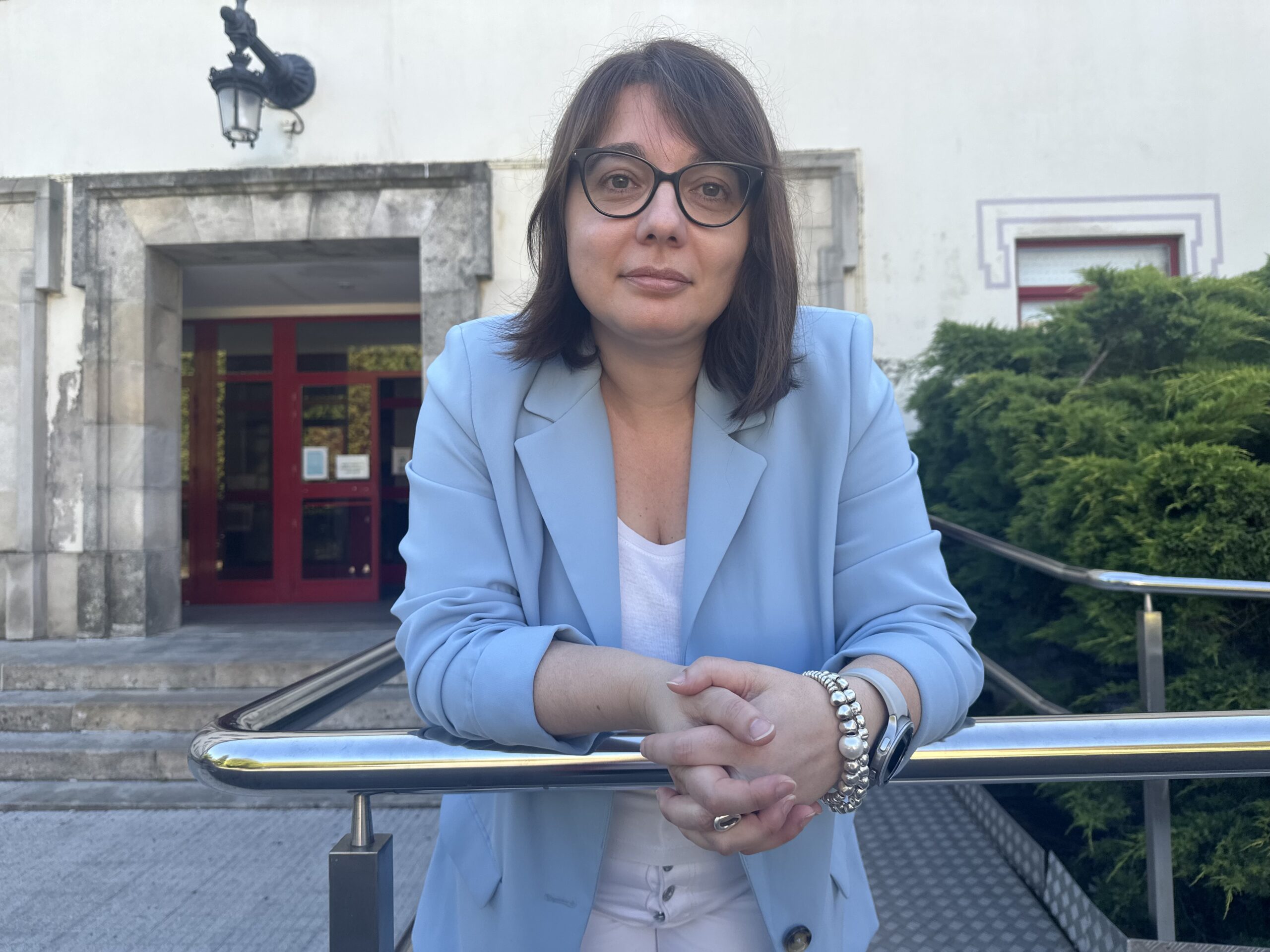 a profesora da Escola Politécnica de Enxeñaría de Ferrol (EPEF), Alicia Munín Doce, relevará, este mércores 4 de xuño, ao Capitán de Navío e Comandante-Director da Escola de Especialidades Antonio de Escaño, Tomás Cordón Scharfhausen, na dirección da Cátedra Jorge Juan que promoven a Universidade da Coruña (UDC) e a Armada