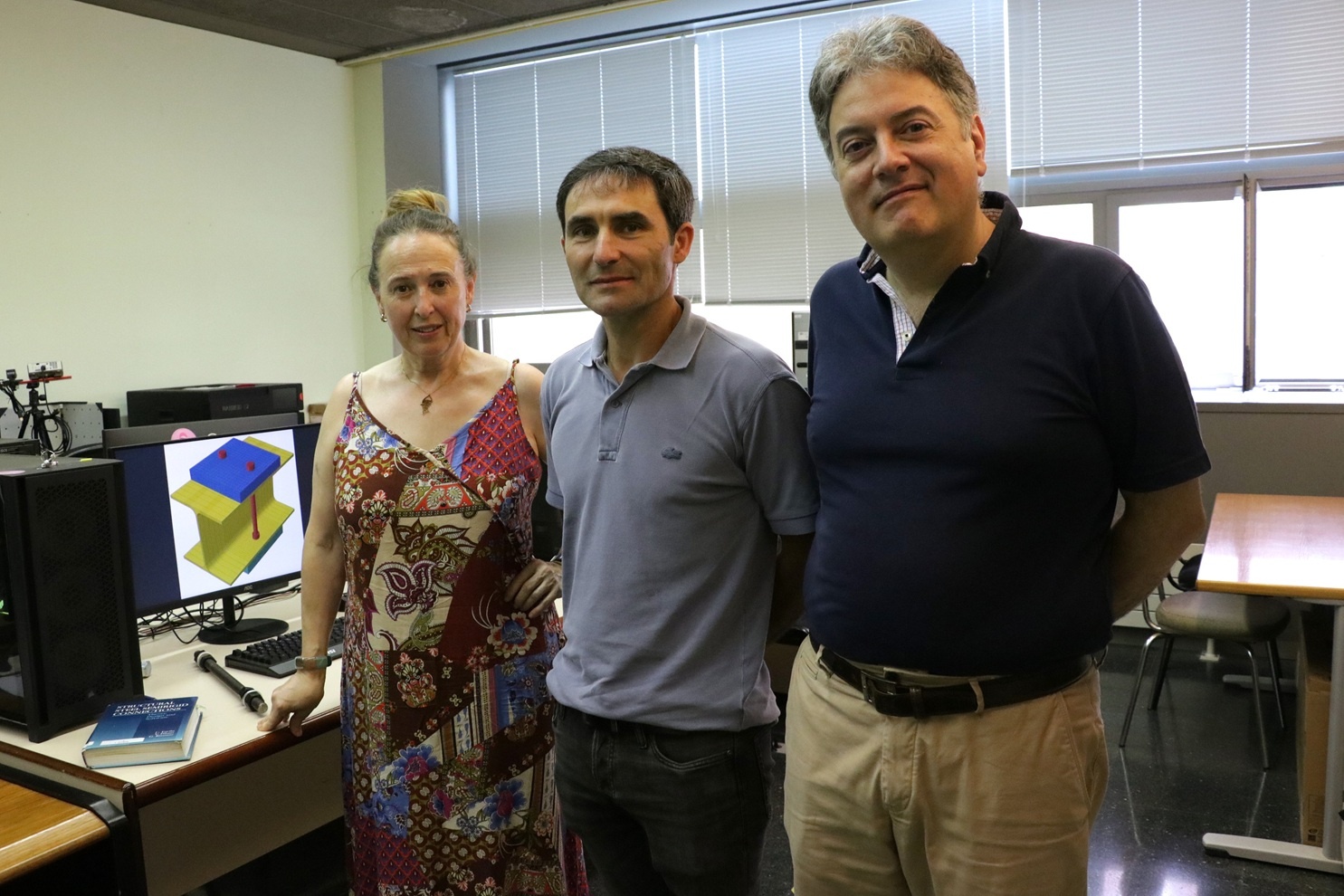 O traballo foi desenvolvido por un equipo do Laboratorio de Análise Estrutural (LAE), integrado no Centro de Investigación en Tecnoloxías Navais e Industriais (CITENI) do Campus Industrial de Ferrol da UDC e combina ensaios experimentais, simulación numérica e modelización mecánica.