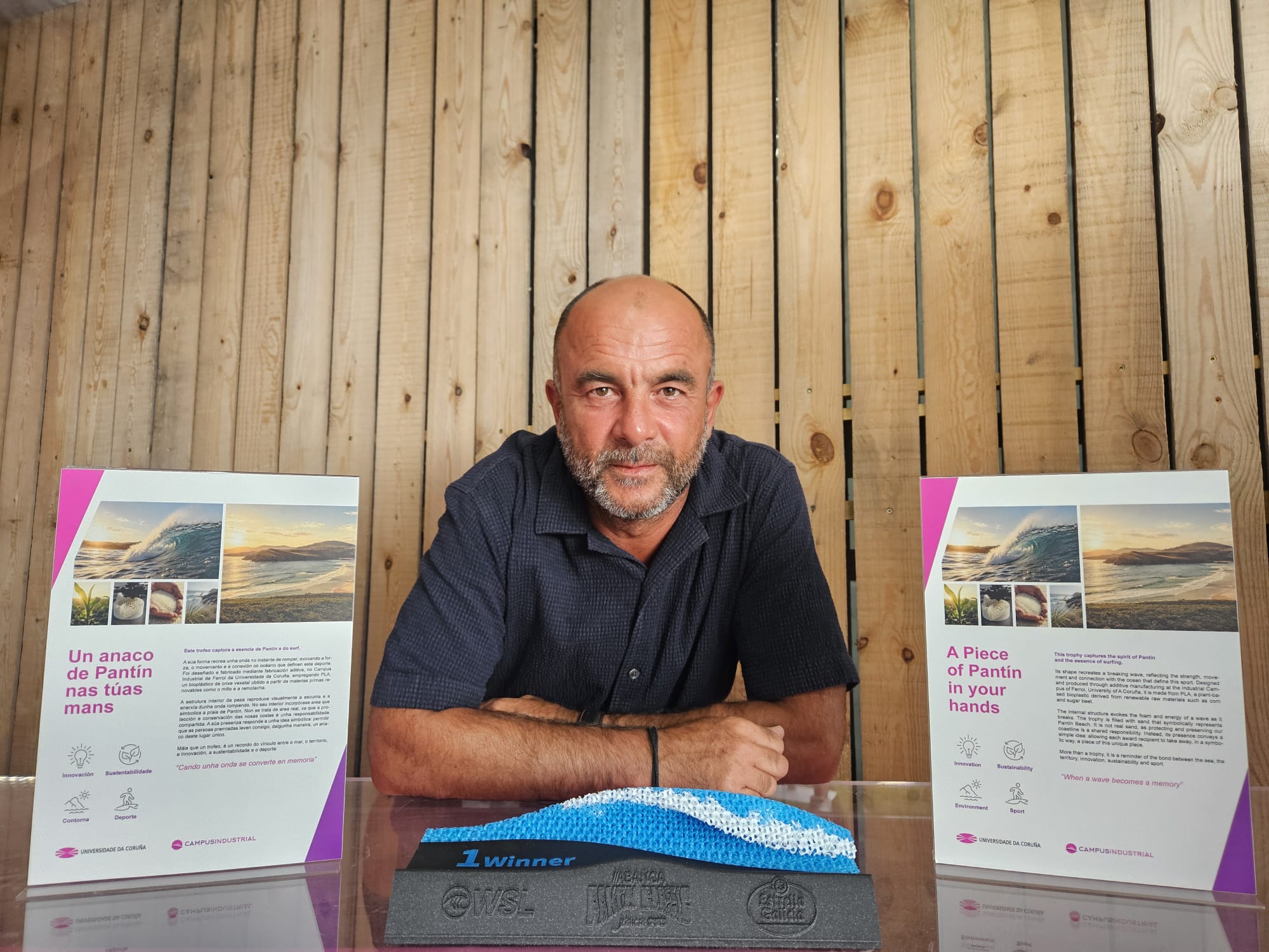 o profesor da Escola Universitaria de Deseño Industrial (EUDI), Pablo Fernández Galdo, foi un dos encargados de deseñar e fabricar os oito trofeos da categoría QS 6000 Internacional do Abanca Pantin Classic Galicia Pro.