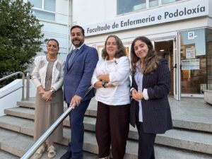 de esquerda a dereita, o comité organizador do evento, Emma Rodríguez Maseda, Pedro Gil Manso, Carolina Rosende Bautista e Raquel Veiga Seijo.
