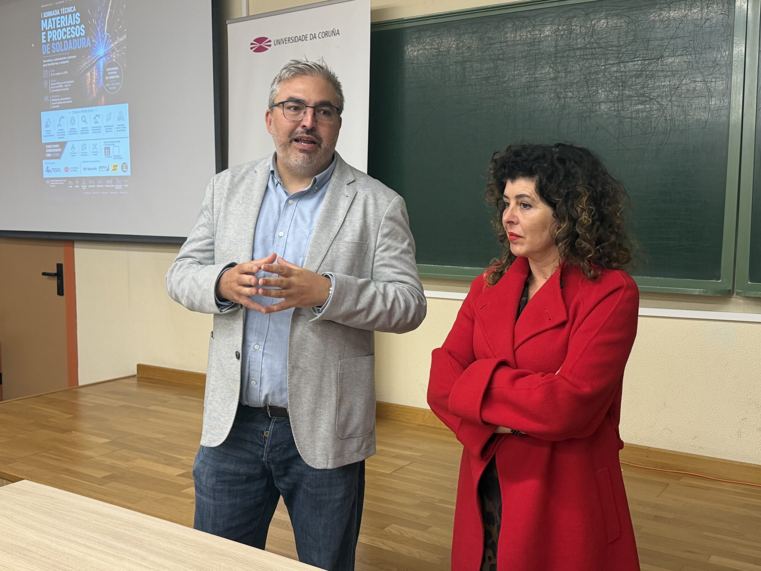 o director da Escola Politécnica de Enxeñaría de Ferrol (EPEF), Vicente Díaz Casás, e a adxunta á dirección de Tesol Group, Beatriz Couñago Otero, inauguraron esta mañá a I Xornada Técnica de Materiais e Procesos de Soldadura.